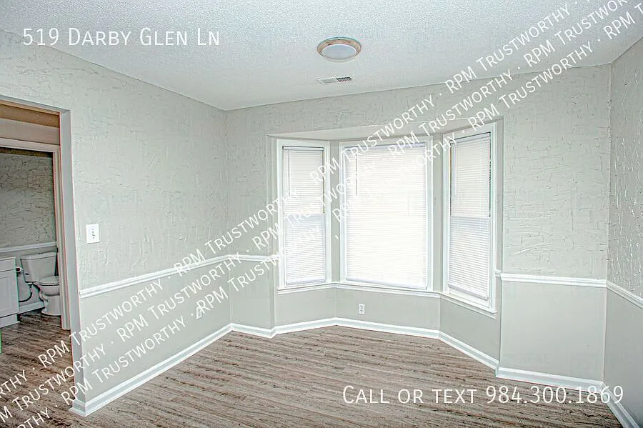 Spacious Durham Townhome in a Convenient Location — Photo 2