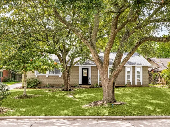 4327 Peridot Ln, Friendswood, TX 77546