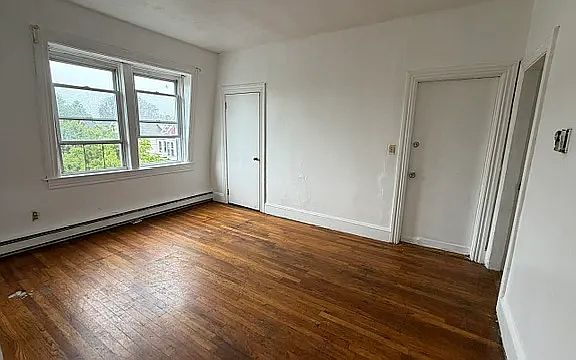 3rd image of 39 Brighton St Floor 3