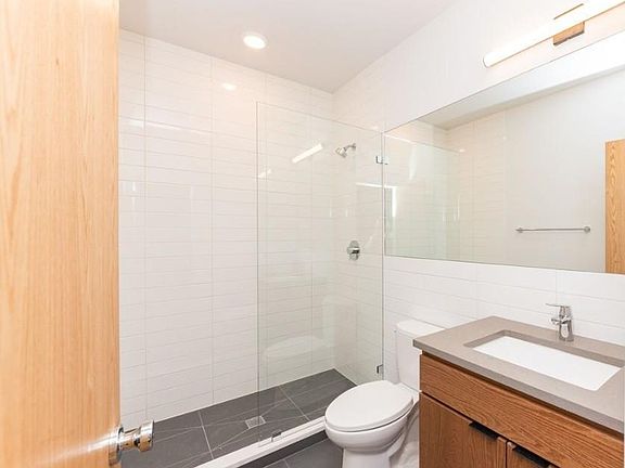 5th image of 806 S Claremont Ave #718