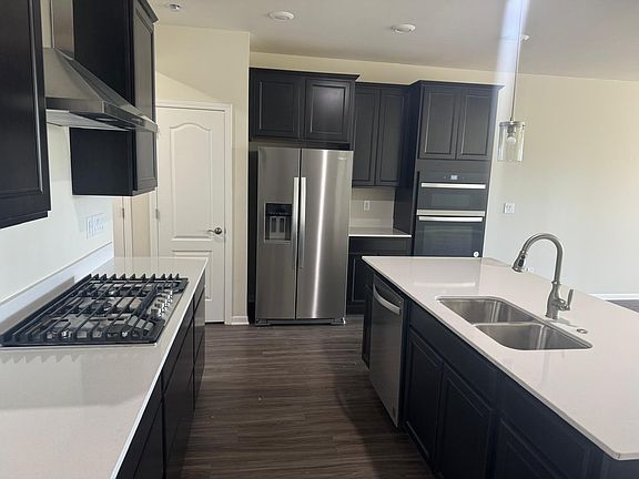 5th image of 732 Addison Cir