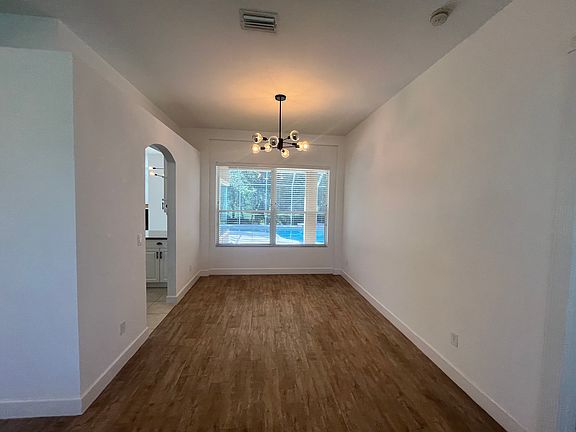 5th image of 1220 Hampstead Ln
