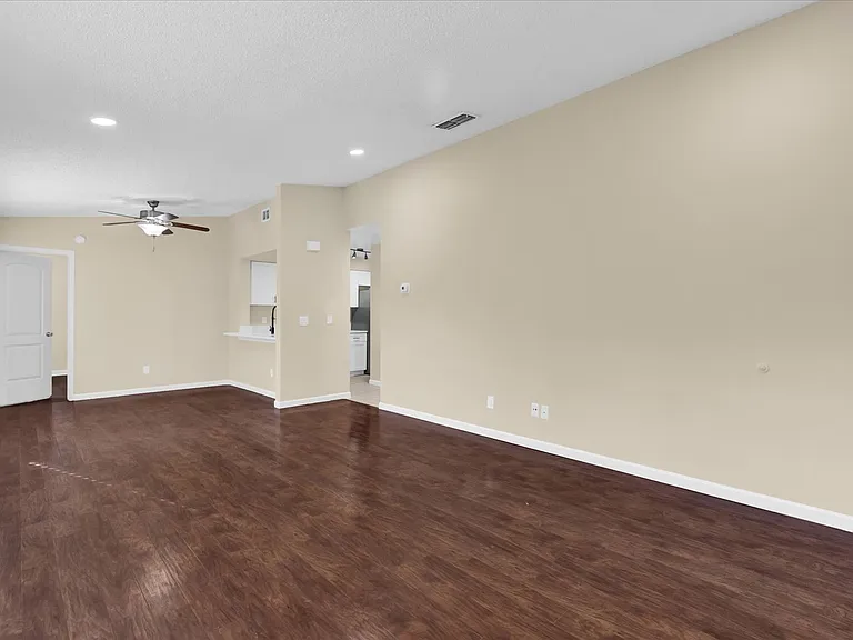 2405 Northlake Dr — Photo 6