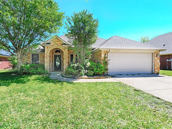 516 Chestnut Ln, Saginaw, TX 76179