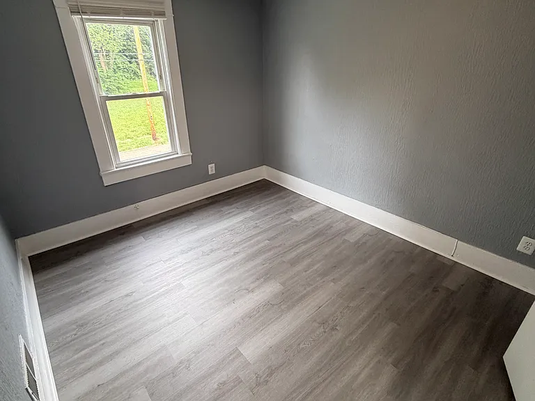 818 Sherman St — Photo 8