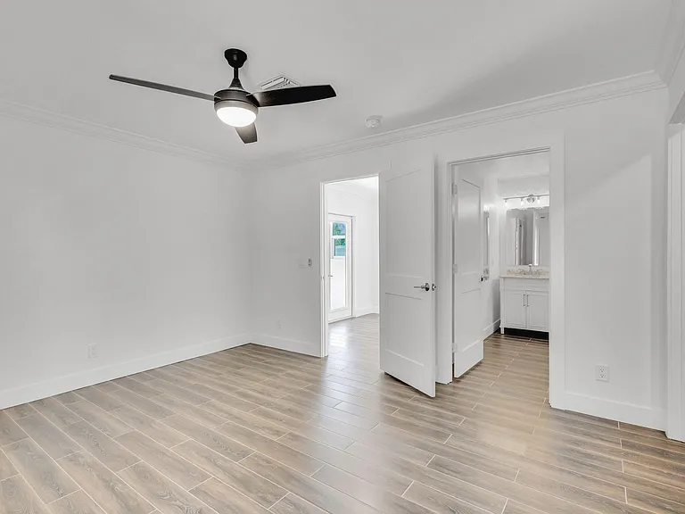204 W Whitney Dr — Photo 21