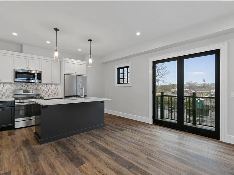 "Middlesex" - 1BR / 1BA @ 96 East Ave