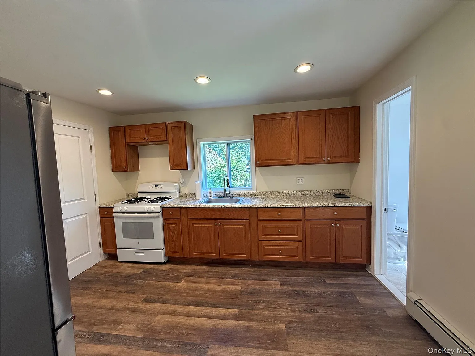 3 bed, 1.5 bath, 1284 sqft, $3,600 — Photo 2