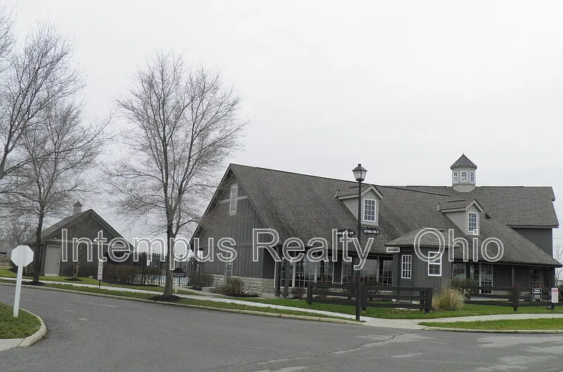 2 bed, 1.5 bath, 1088 sqft, $1,647 — Photo 2