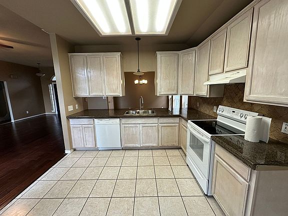 3rd image of 7041 Spanish Wood Dr