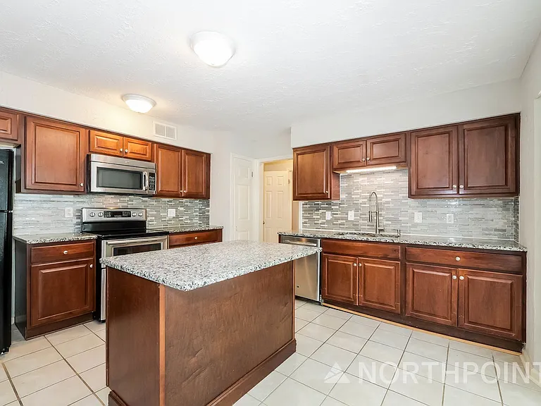 304 Johnston Dr — Photo 5