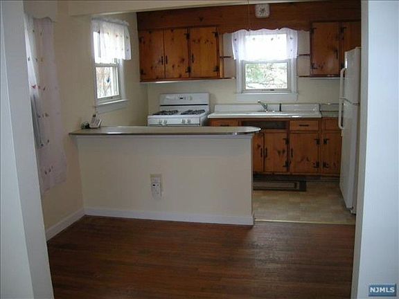 2nd image of 17 Rooney Pl