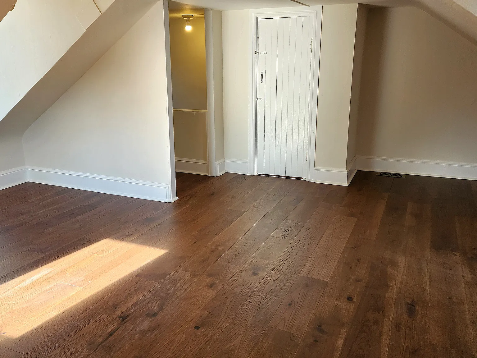 1 bed, 900 sqft, $1,350 — Photo 3
