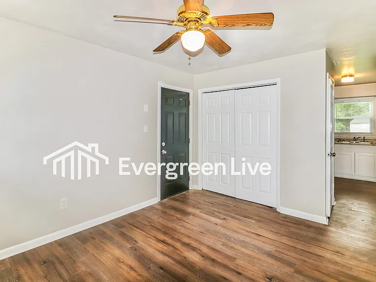 2436 Strawberry Ln — Photo 4