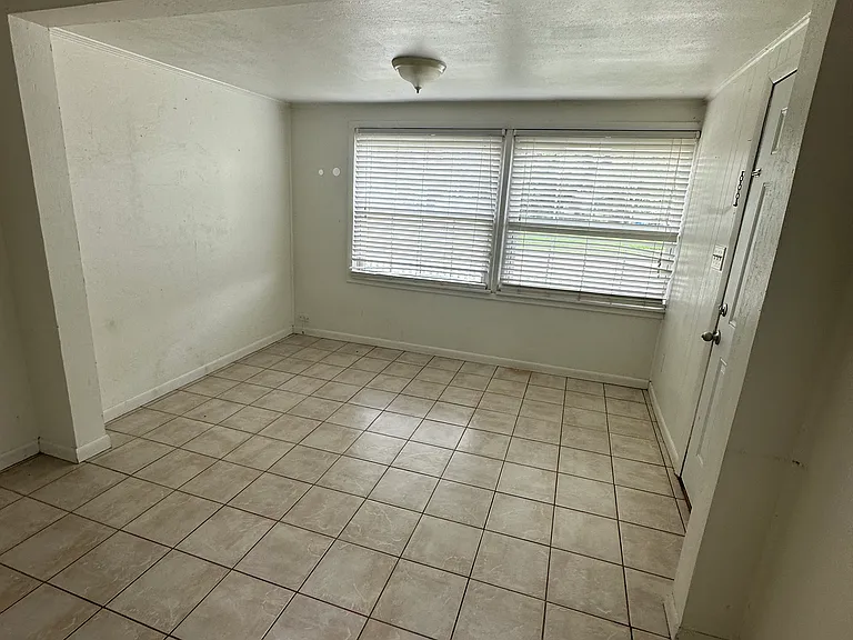 941 Lakeview Rd — Photo 7