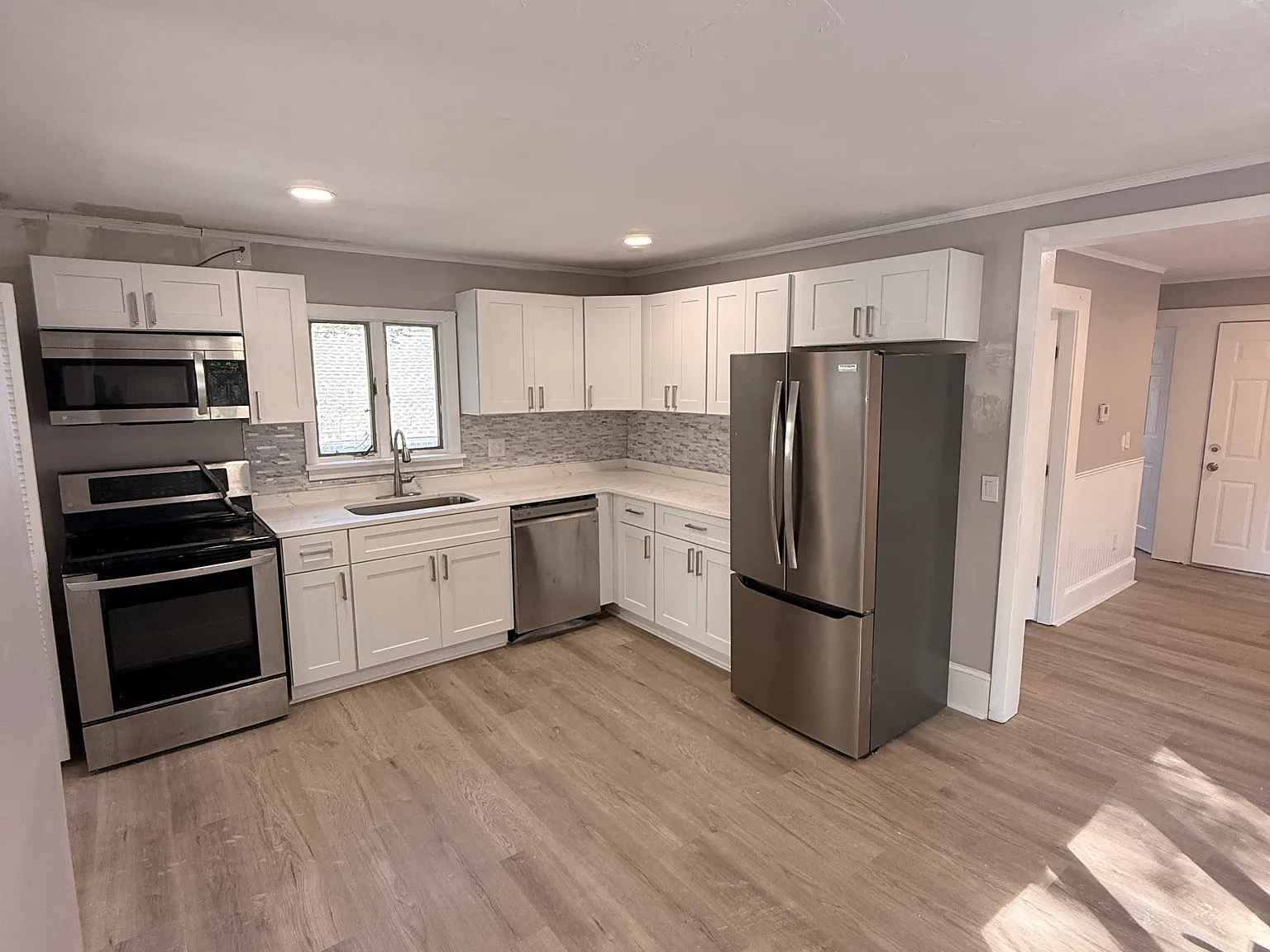 5 bed, 1400 sqft, $2,500 — Photo 1