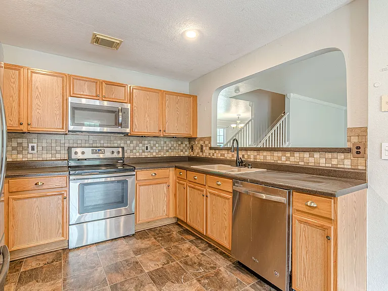 164 Springtree Holw — Photo 15