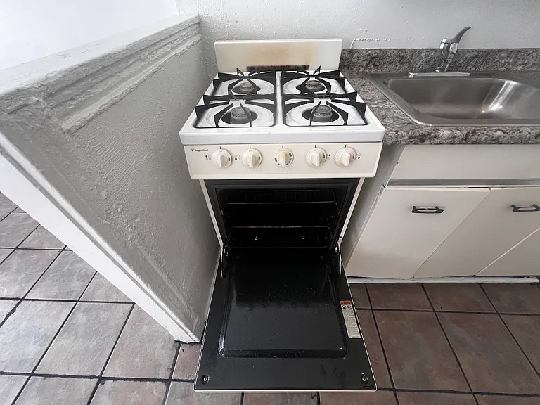 Gas range.