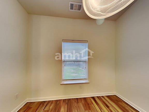 4th image of 4704 Beaver Creek Ave