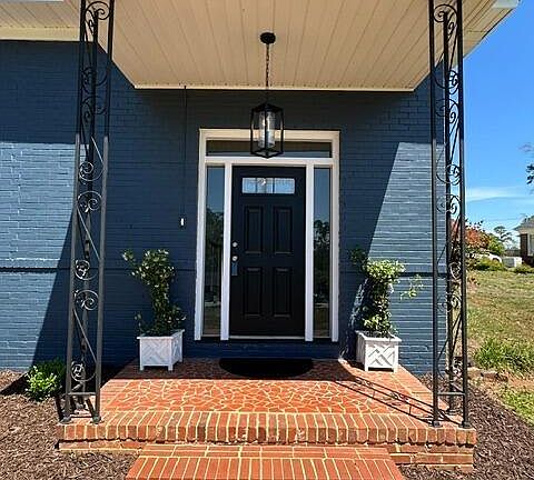 3rd image of 2327 Woodbine Rd