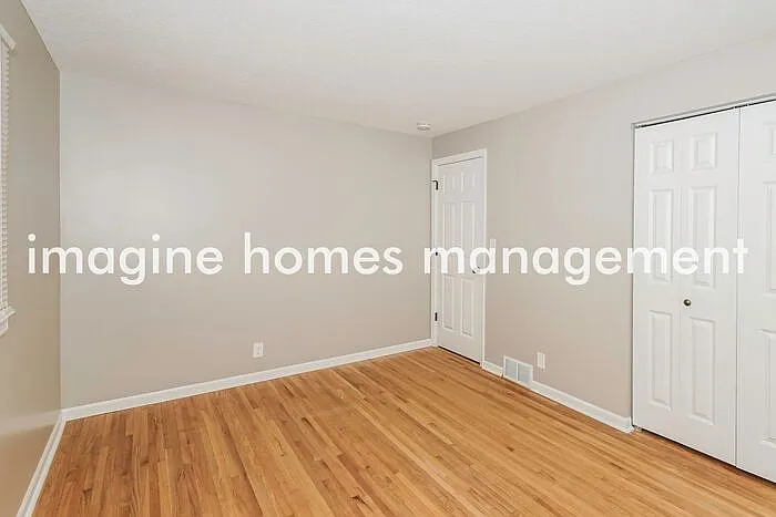 100 Crystal Lake Rd W — Photo 12