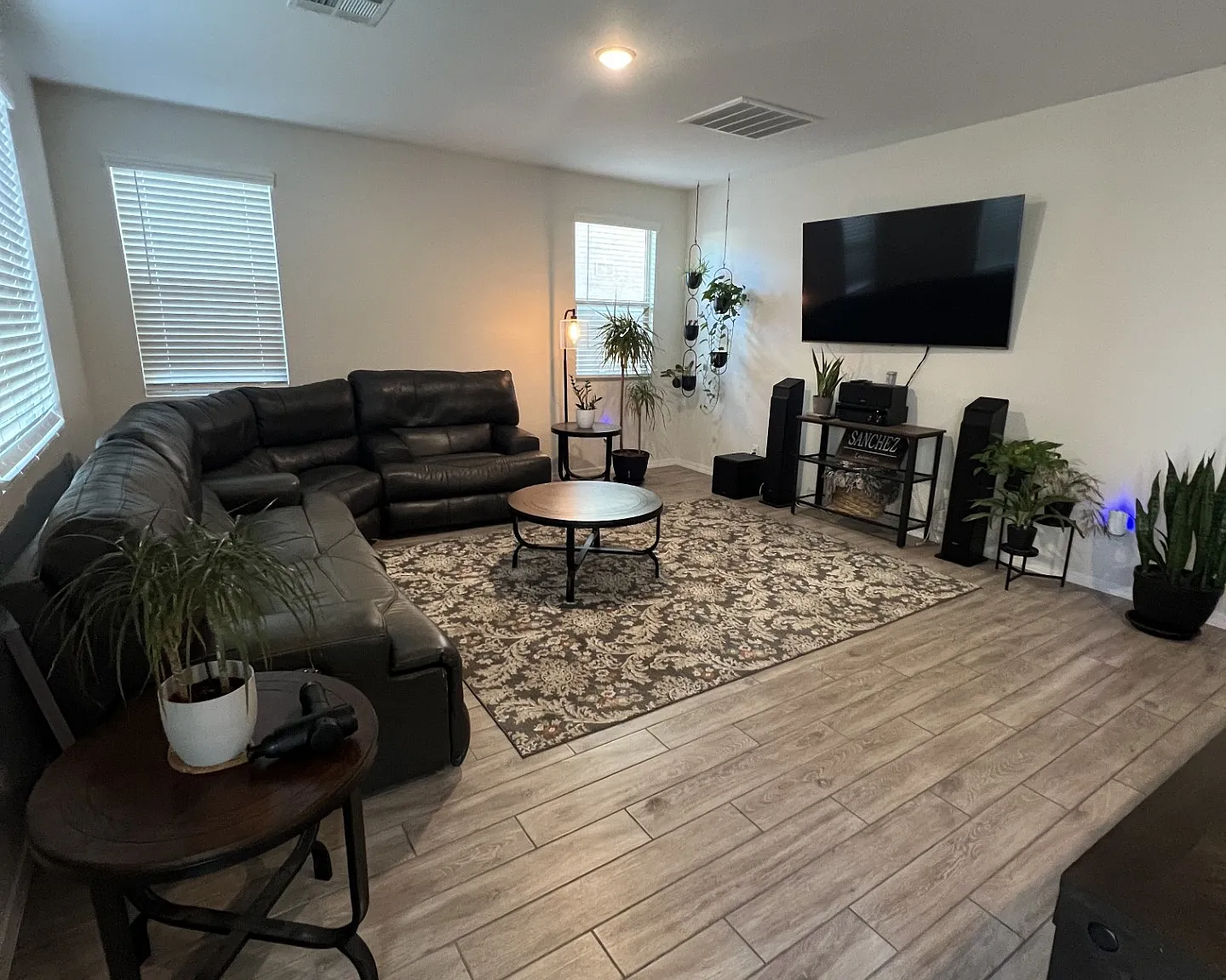 4 bed, 2435 sqft, $3,200 — Photo 4
