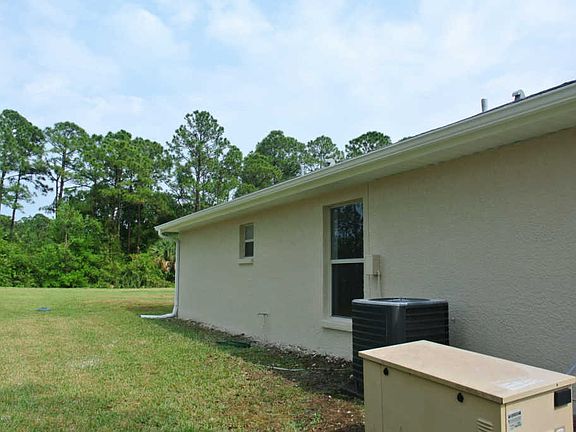 3rd image of 2423 Diane Ave SE