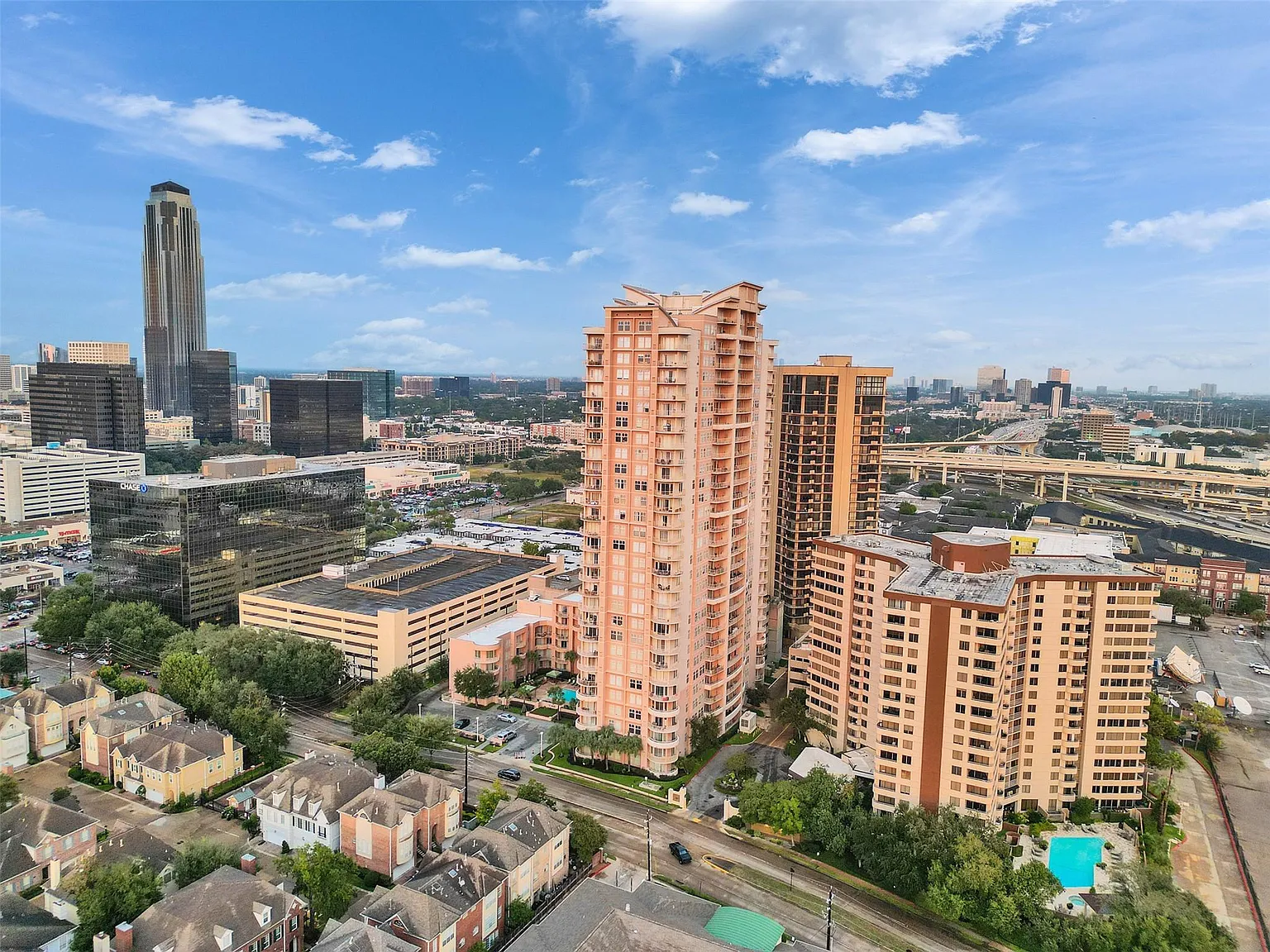 1 bed, 1.0 bath, 707 sqft, $1,750 — Photo 2