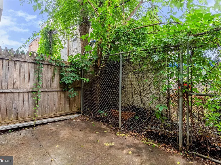 2143 E Albert St — Photo 13
