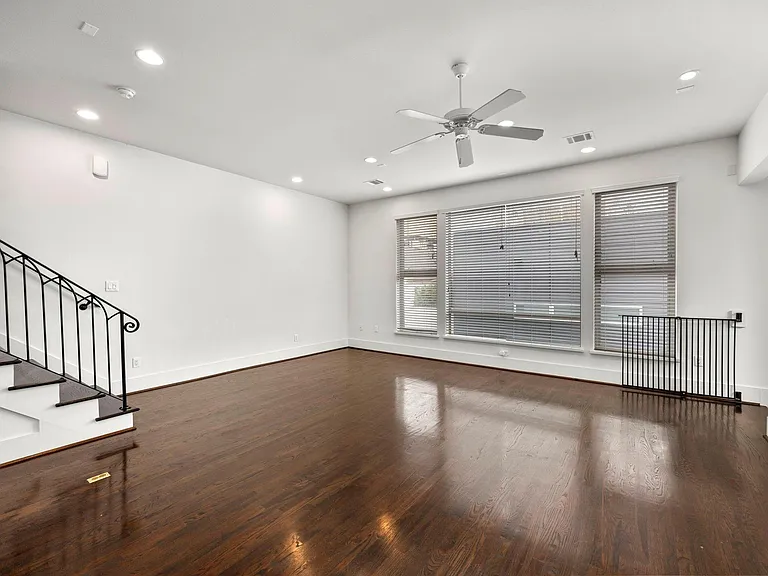 1808 Oakdale St — Photo 10