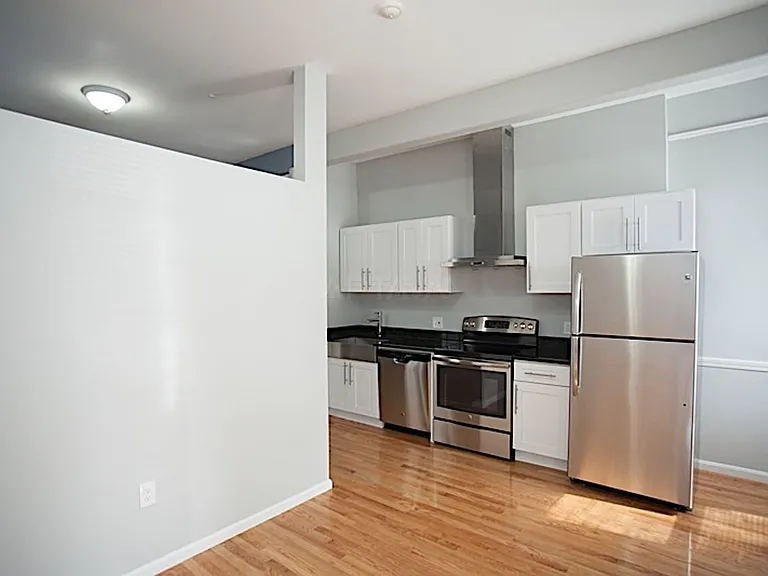 135 Columbia St #11 — Photo 6