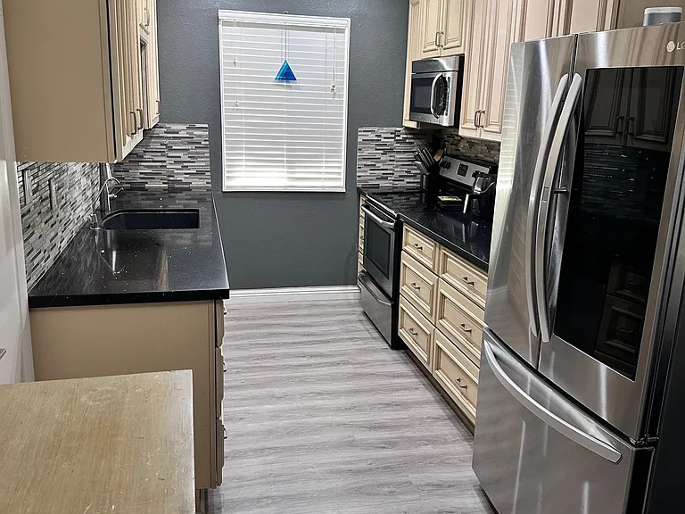 6814 S Rita Ln — Photo 1