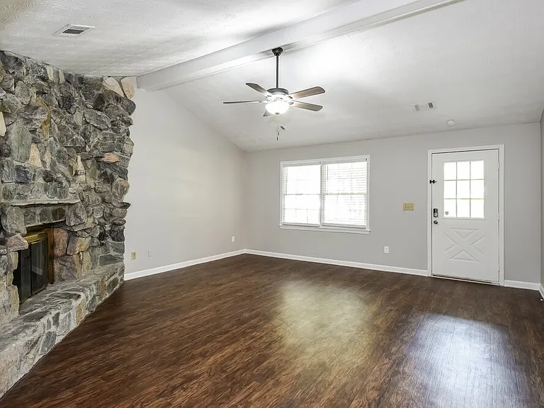 897 Raintree Ct SE — Photo 6