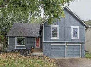 1959 E Sunvale Dr, Olathe, KS 66062