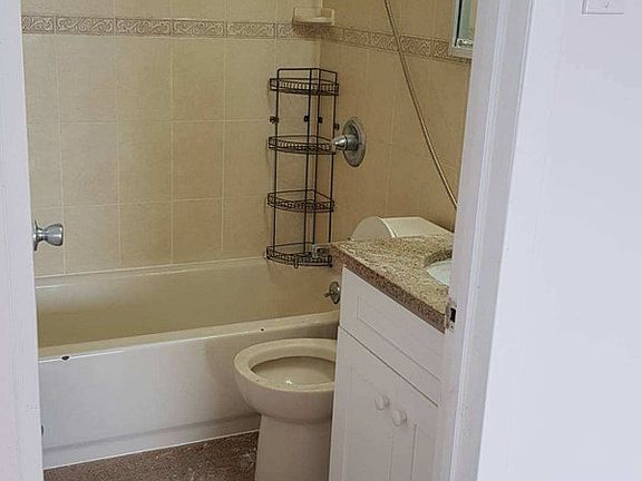 4th image of 16021 Sanford Ave #4A
