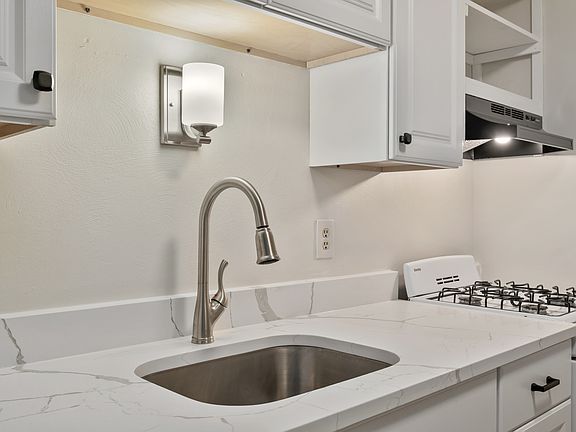 731 Broadway Avenue, Unit 5_17_12102025