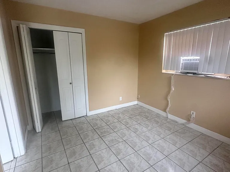 5644 NW 14th Ct — Photo 8