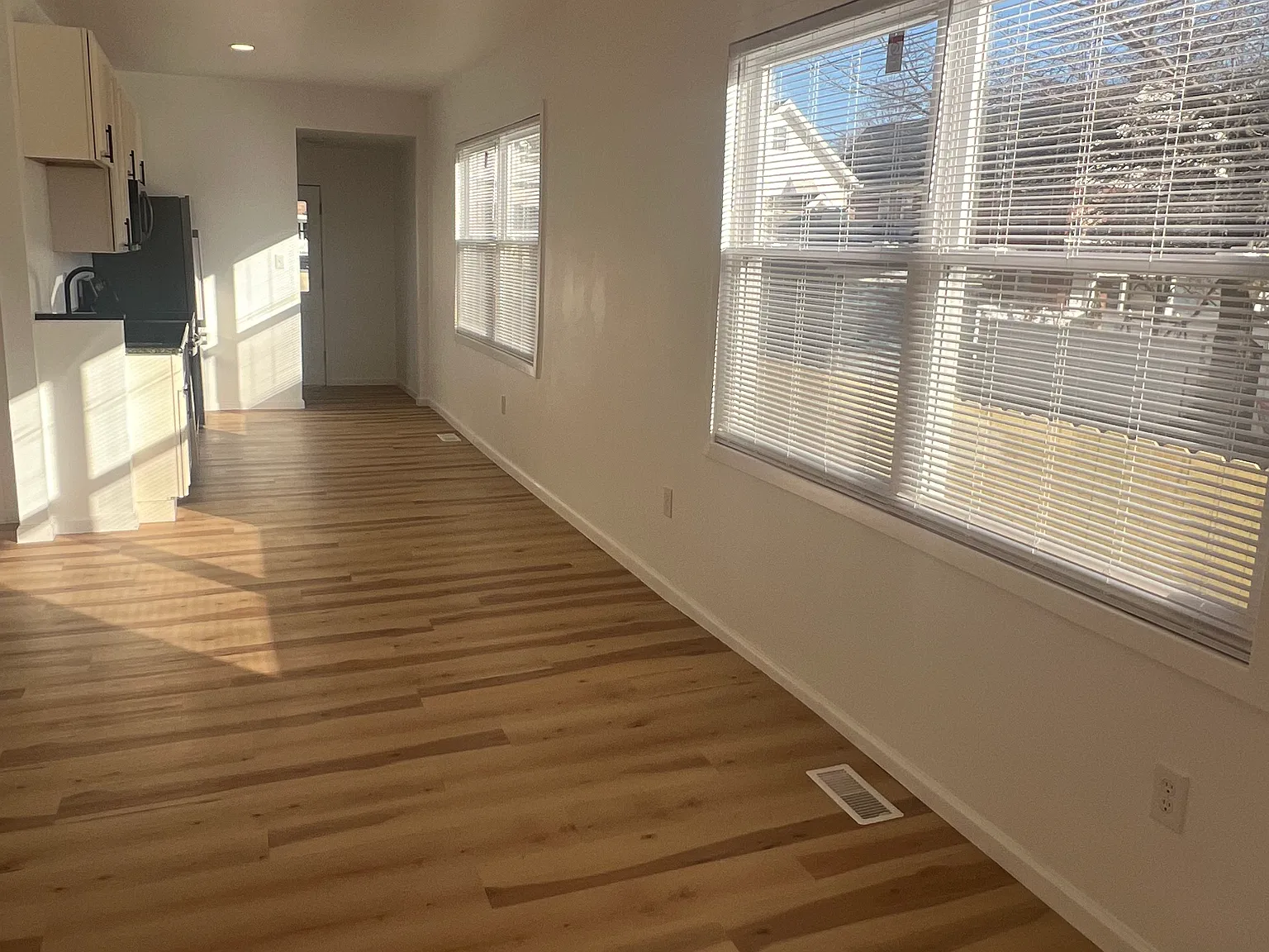 3 bed, 1600 sqft, $1,600 — Photo 3