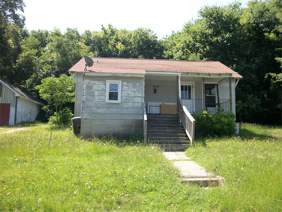 2nd image of 2022 Montgomery St