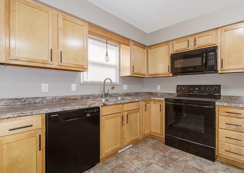 1st image of 1786 Cromwell Dr