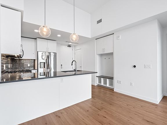 3rd image of 1212 Demonbreun St #614