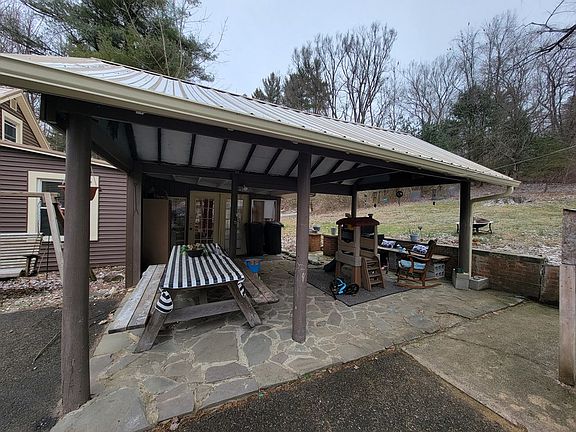 3rd image of 365 Rinehart Rd
