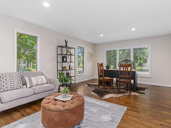 4th image of 1204 Parkwood Dr