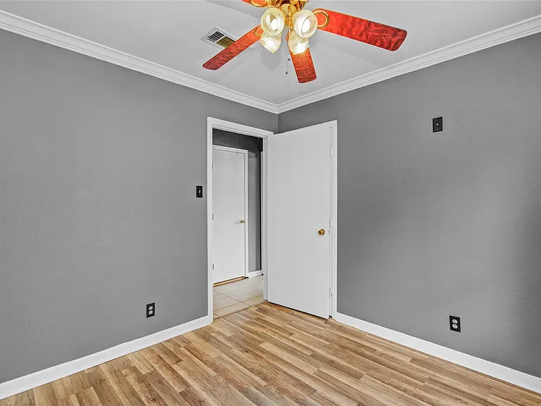 8565 Ridgepoint Dr — Photo 35