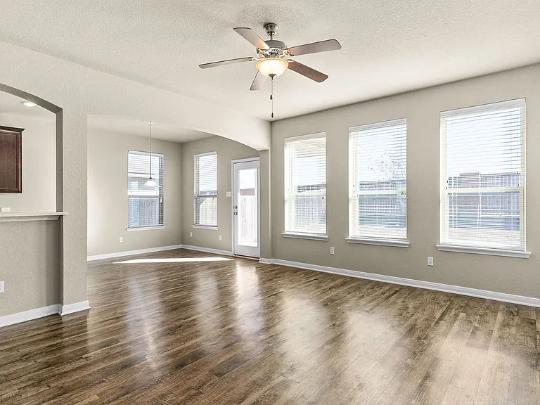 3320 Addison St — Photo 6