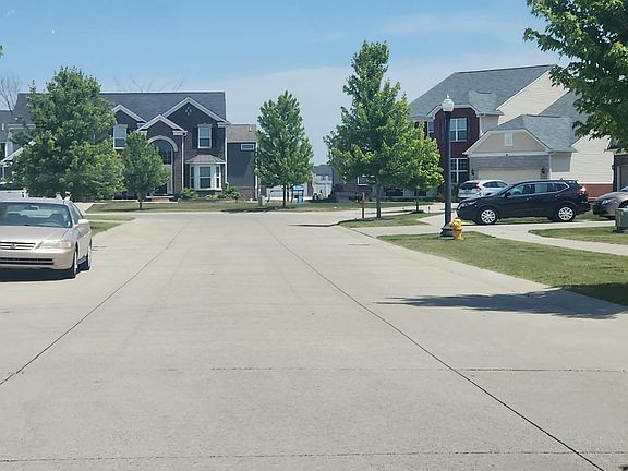 4th image of 49423 Barton Dr