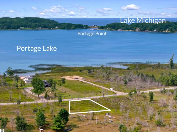 10 W Fairway St #10, Onekama, MI 49675