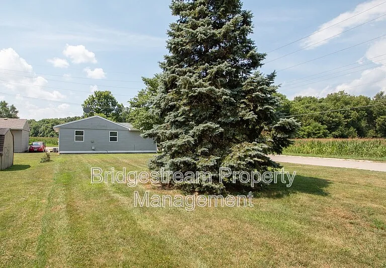 340 Walnut St — Photo 19