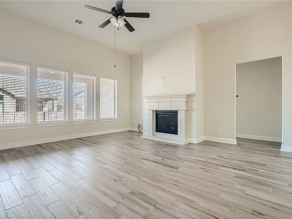 3rd image of 1412 Saddlespur Ln