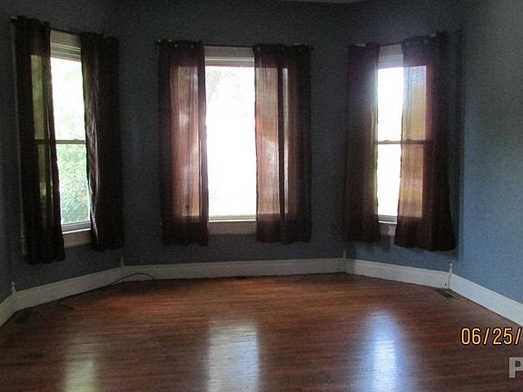 2nd image of 704 N Illinois St